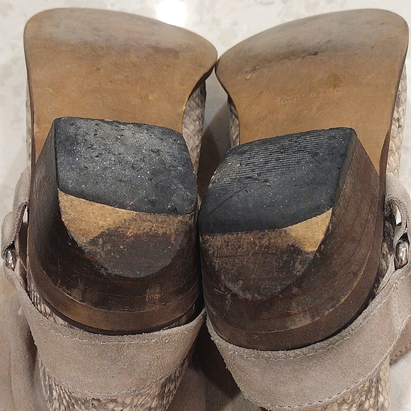 Trafaluc Suede and Snake skin embossed booties in size 7M. Cream colored - Picture 7 of 8